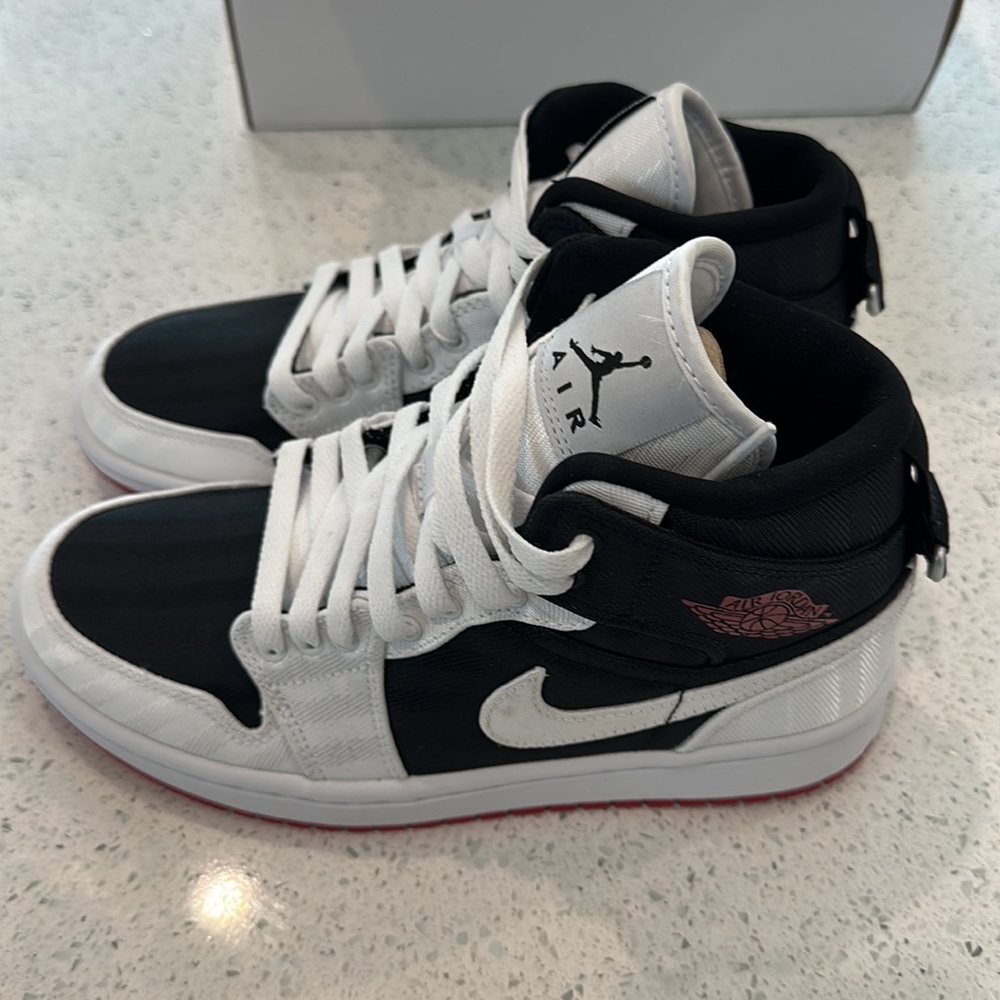 Women’s Air Jordan Mid